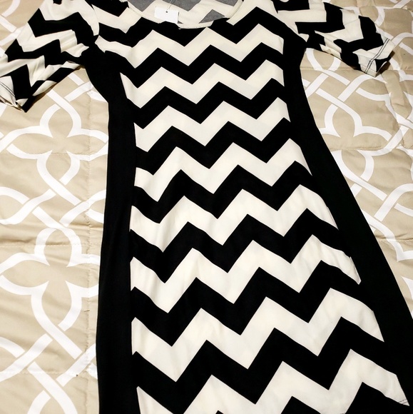 Dresses & Skirts - Black + White Chevron Print Bodycon Dress